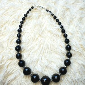 ❤ 3/$15 Black and silver necklace